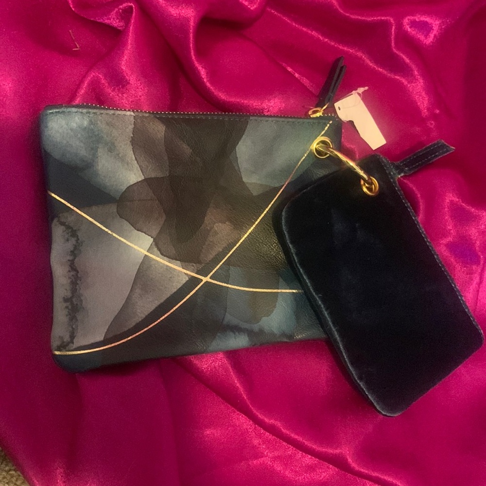 Super cute set. zip up cases